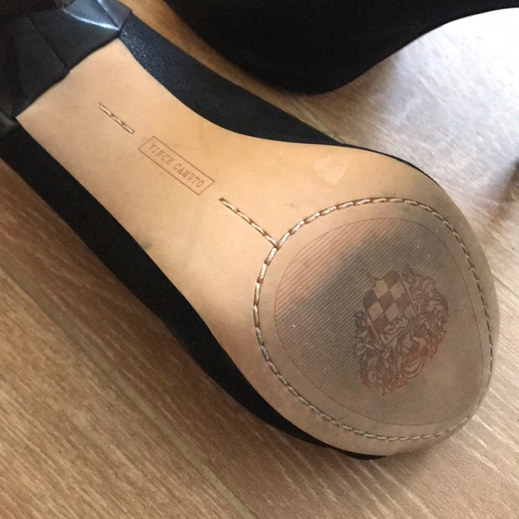 Vince Camuto peep toe heals - Picture 3 of 4